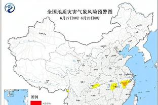 ?老对手！老朋友！詹姆斯、库里更衣室外热情击掌问候