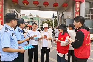 稳定军心！詹姆斯、戴维斯均可出战今日对开拓者比赛